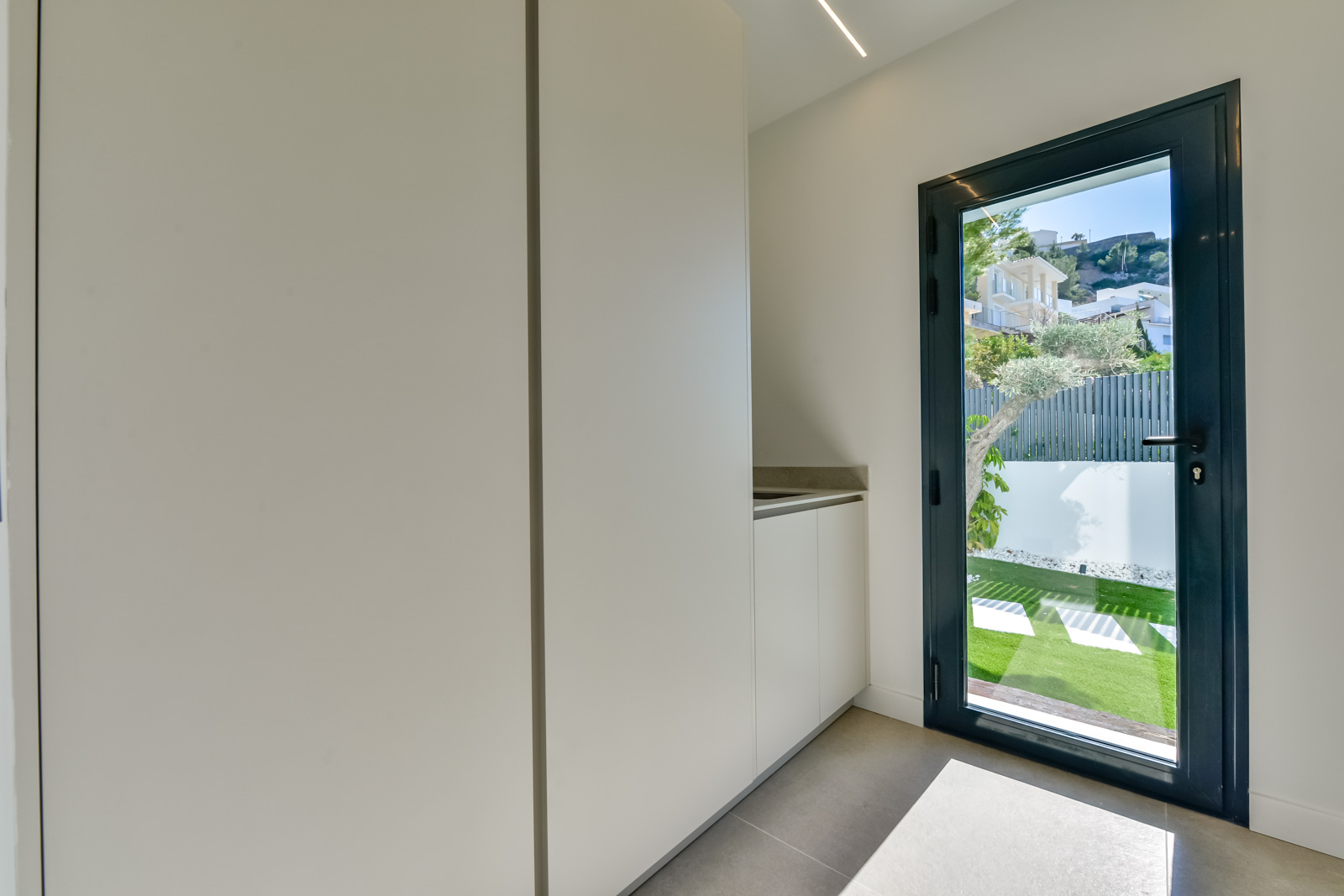 Luxurious modern 4-bedroom villa with panoramic sea views in Altea Hills