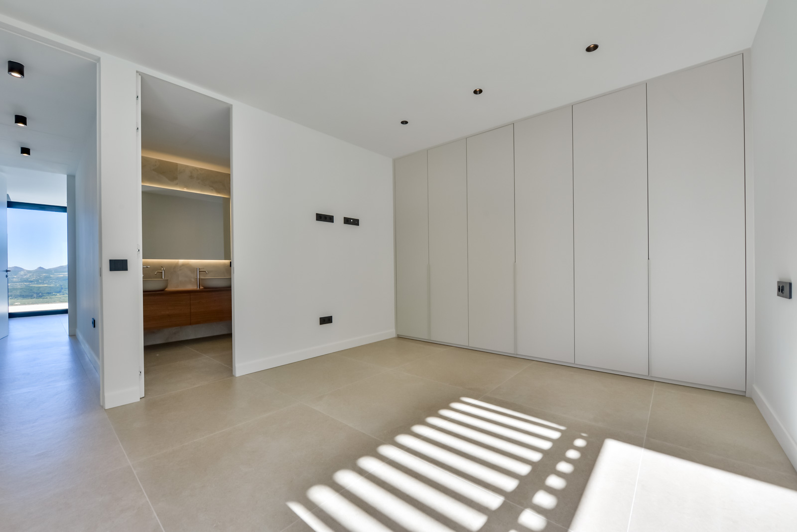 Luxurious modern 4-bedroom villa with panoramic sea views in Altea Hills