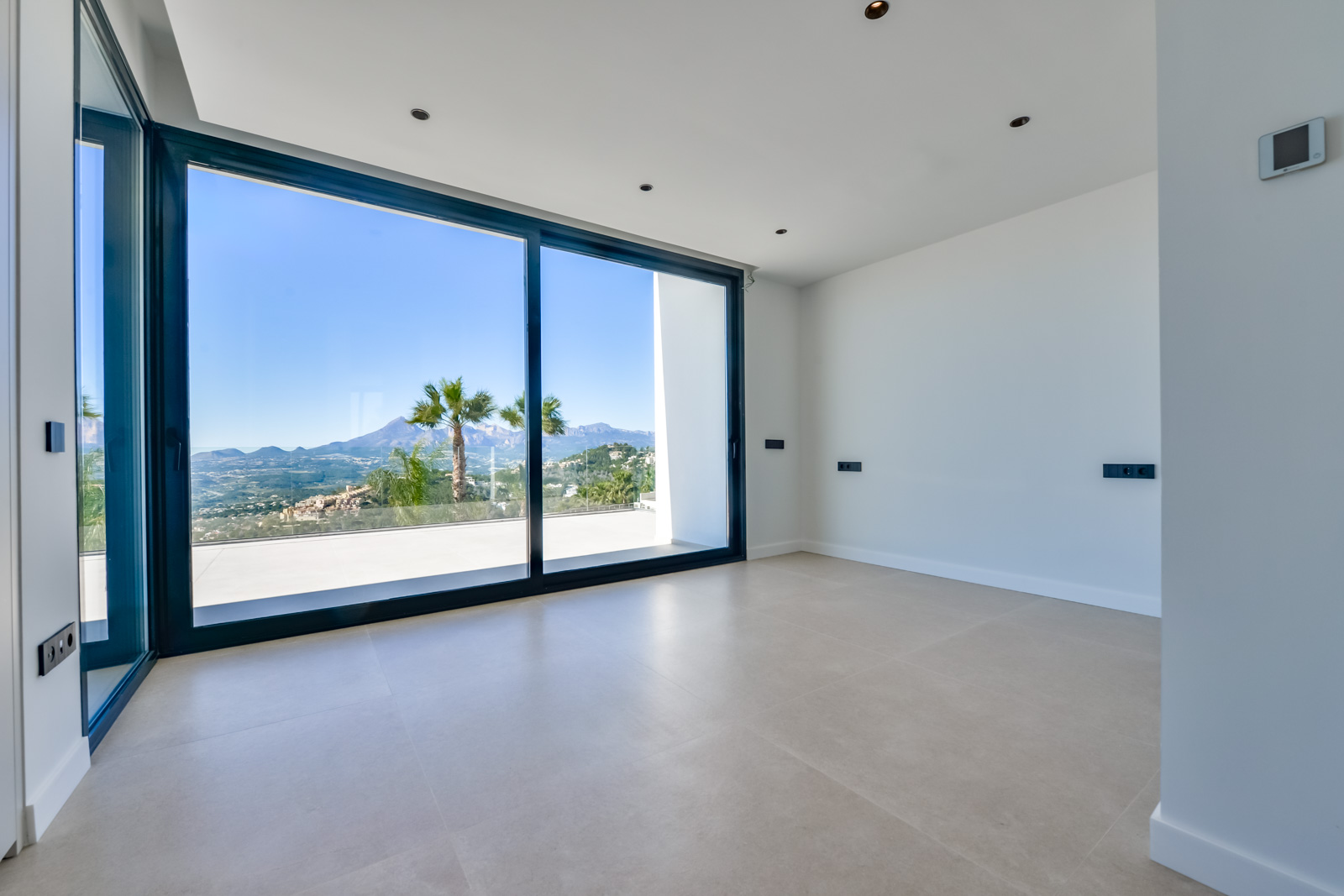 Luxurious modern 4-bedroom villa with panoramic sea views in Altea Hills