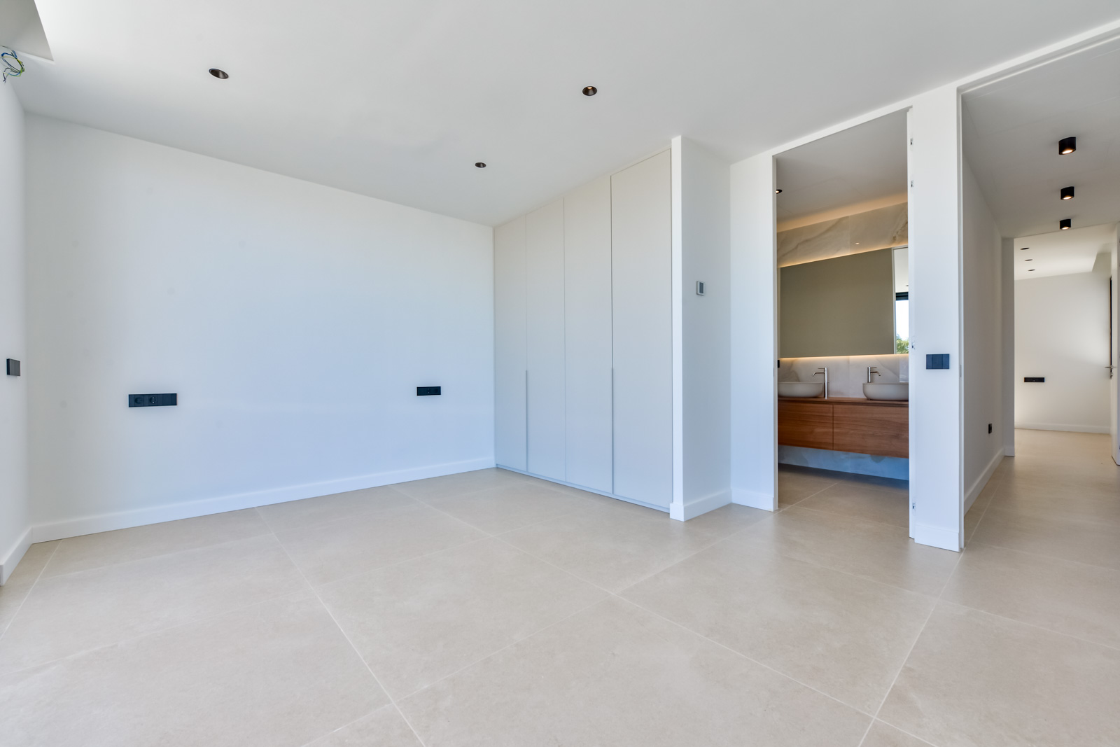 Luxurious modern 4-bedroom villa with panoramic sea views in Altea Hills