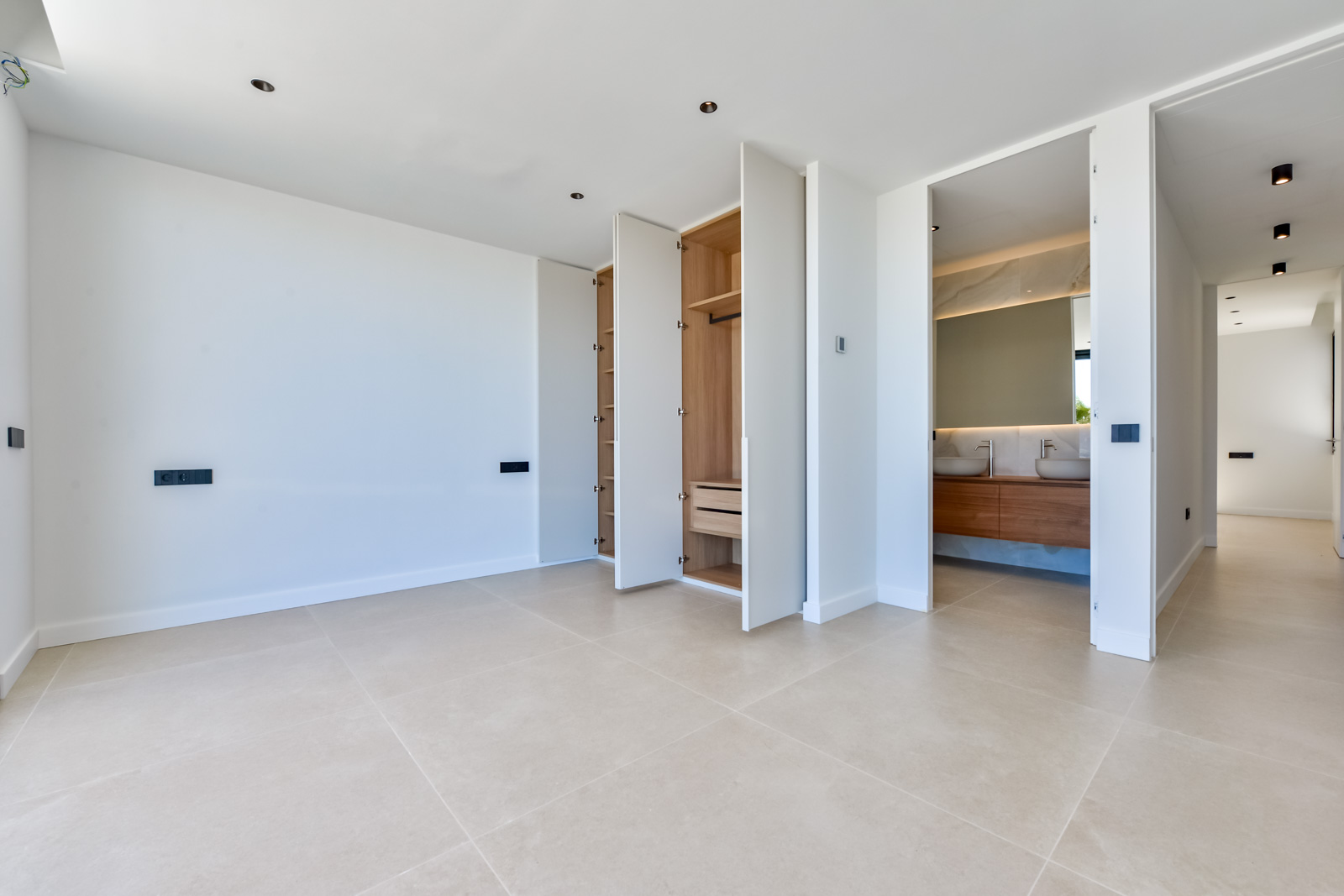 Luxurious modern 4-bedroom villa with panoramic sea views in Altea Hills