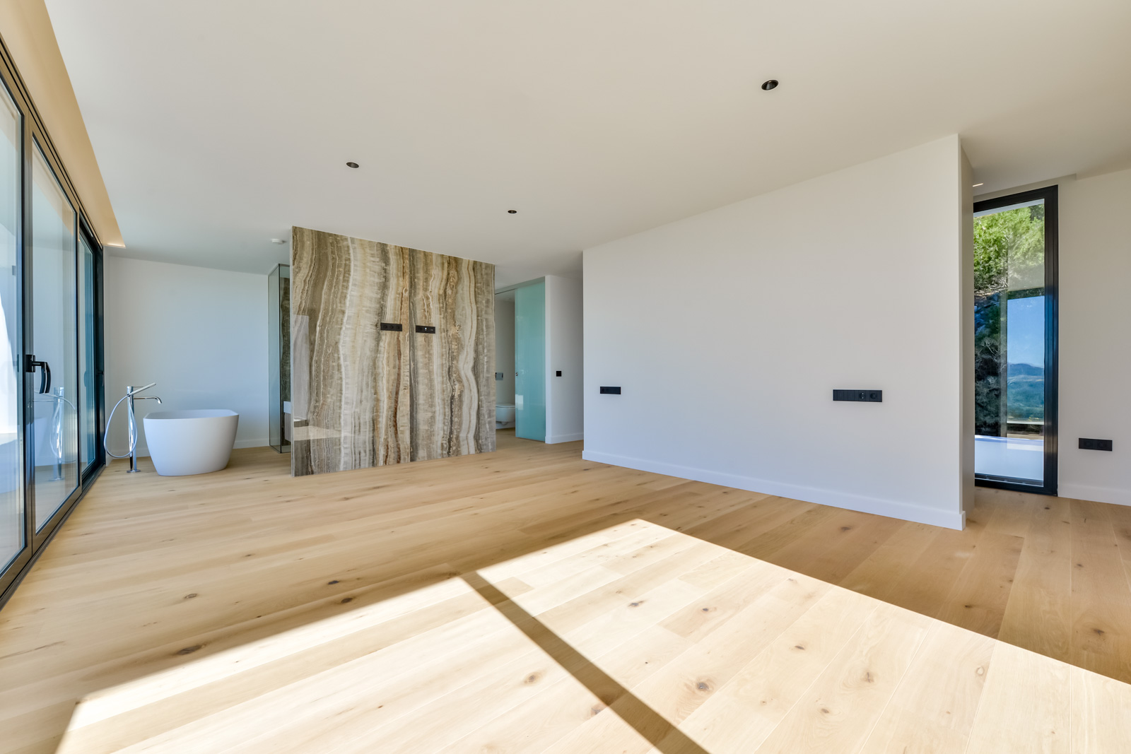 Luxurious modern 4-bedroom villa with panoramic sea views in Altea Hills