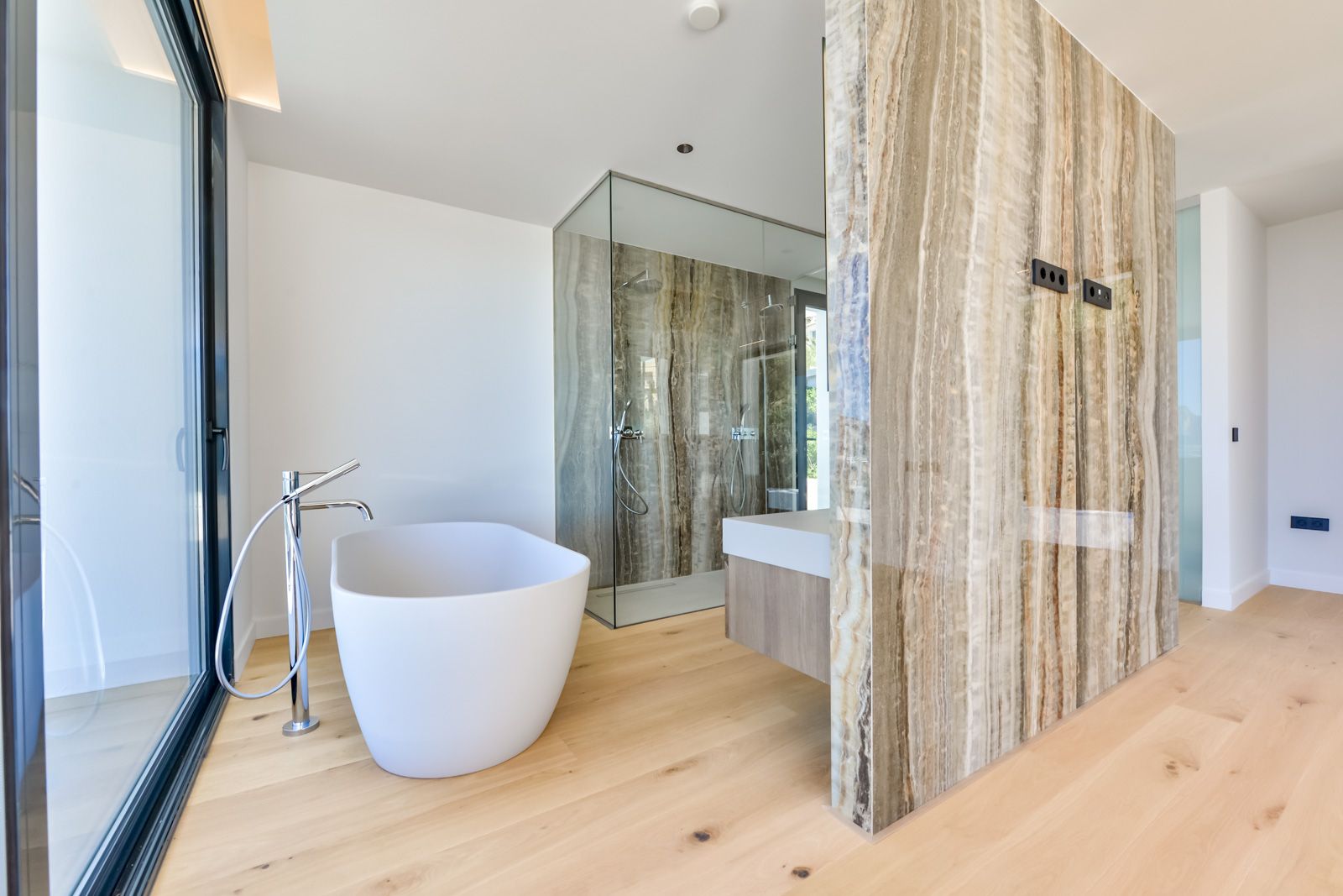 Luxurious modern 4-bedroom villa with panoramic sea views in Altea Hills