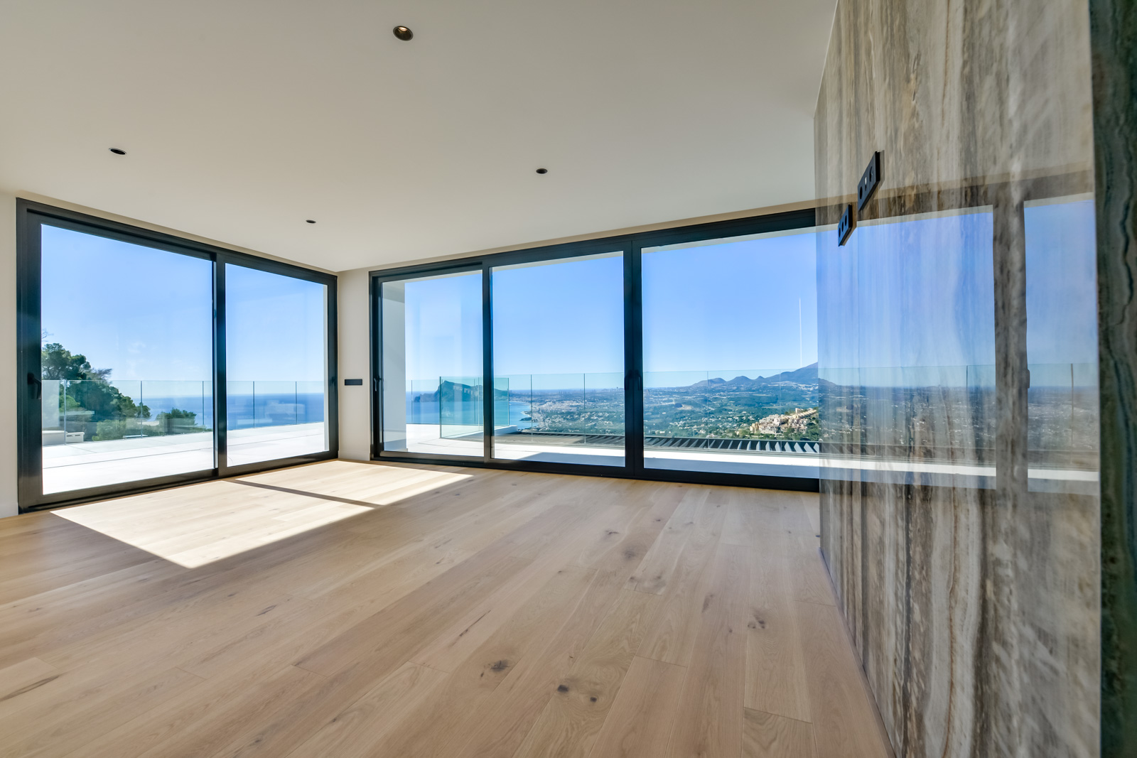 Luxurious modern 4-bedroom villa with panoramic sea views in Altea Hills