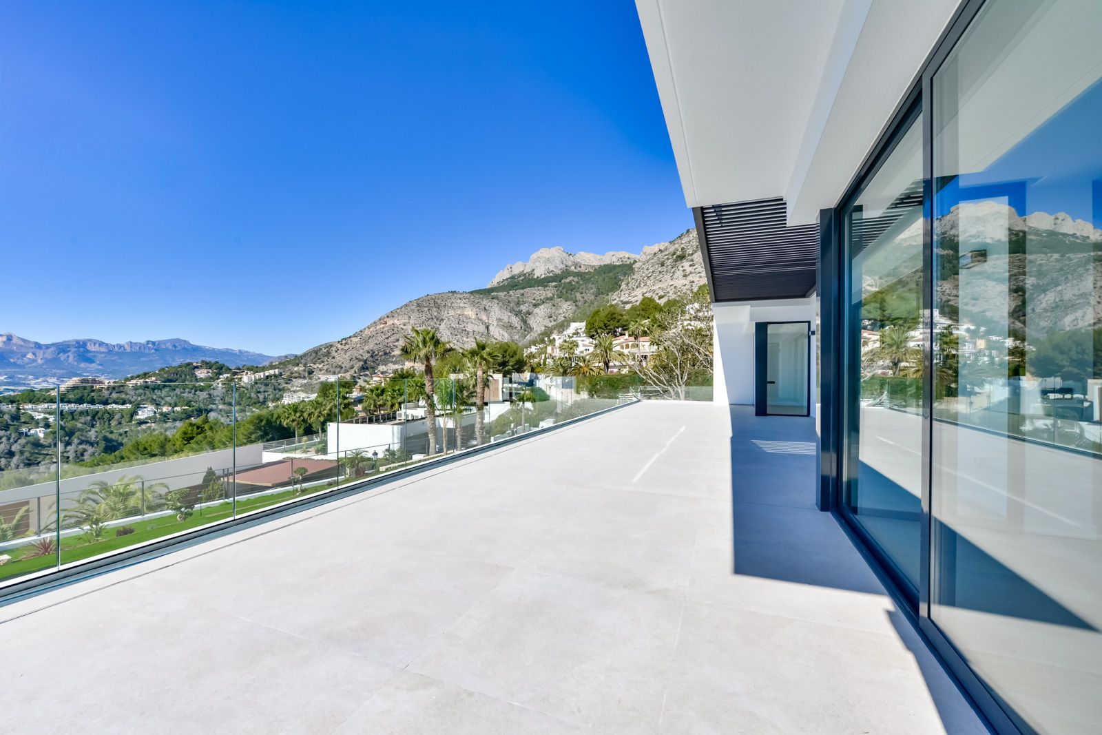 Luxurious modern 4-bedroom villa with panoramic sea views in Altea Hills
