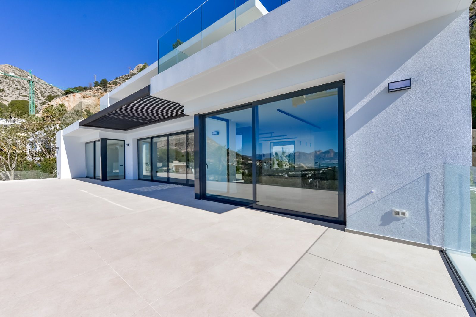Luxurious modern 4-bedroom villa with panoramic sea views in Altea Hills