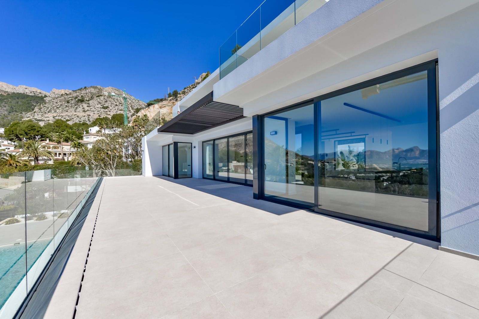 Luxurious modern 4-bedroom villa with panoramic sea views in Altea Hills