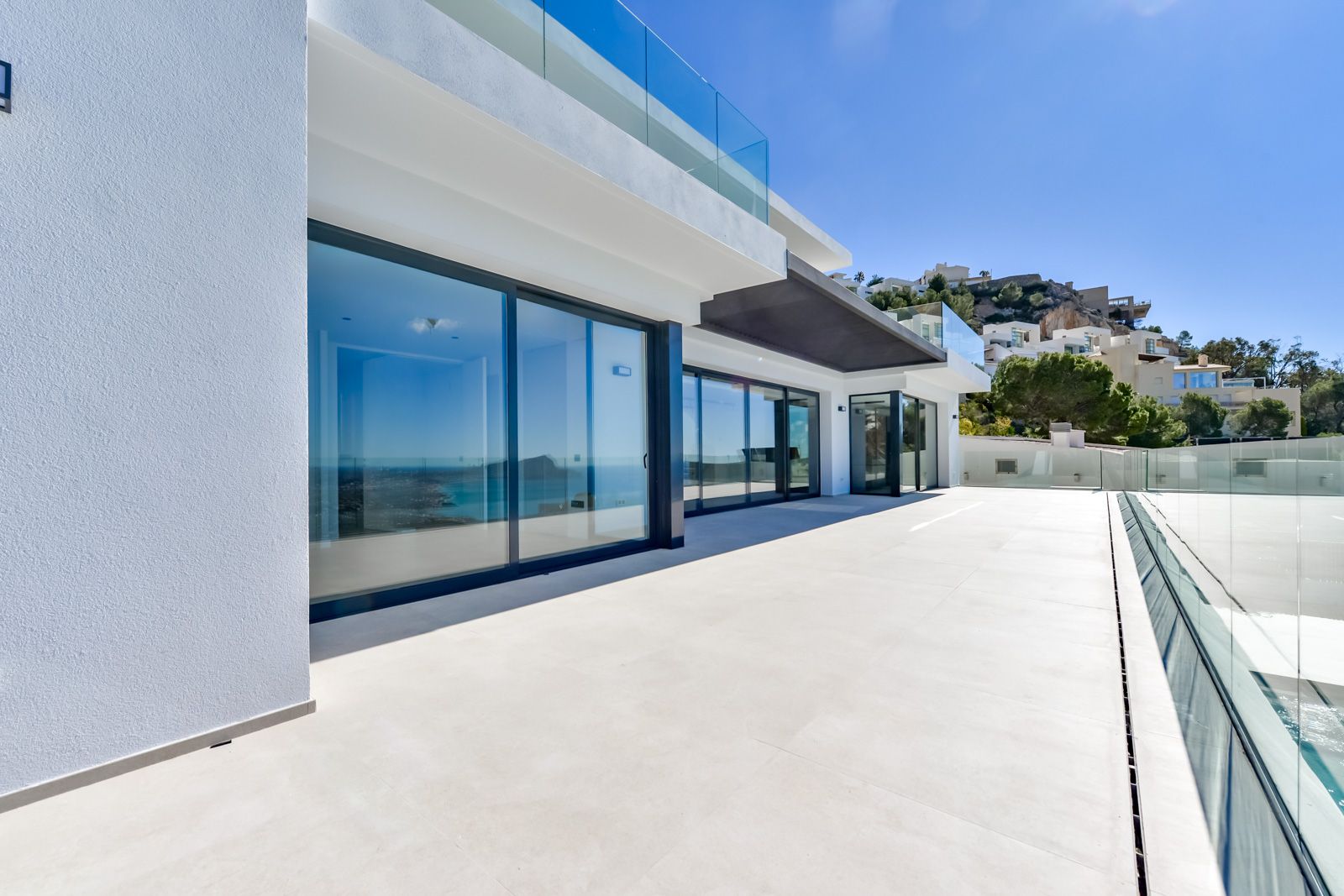 Luxurious modern 4-bedroom villa with panoramic sea views in Altea Hills