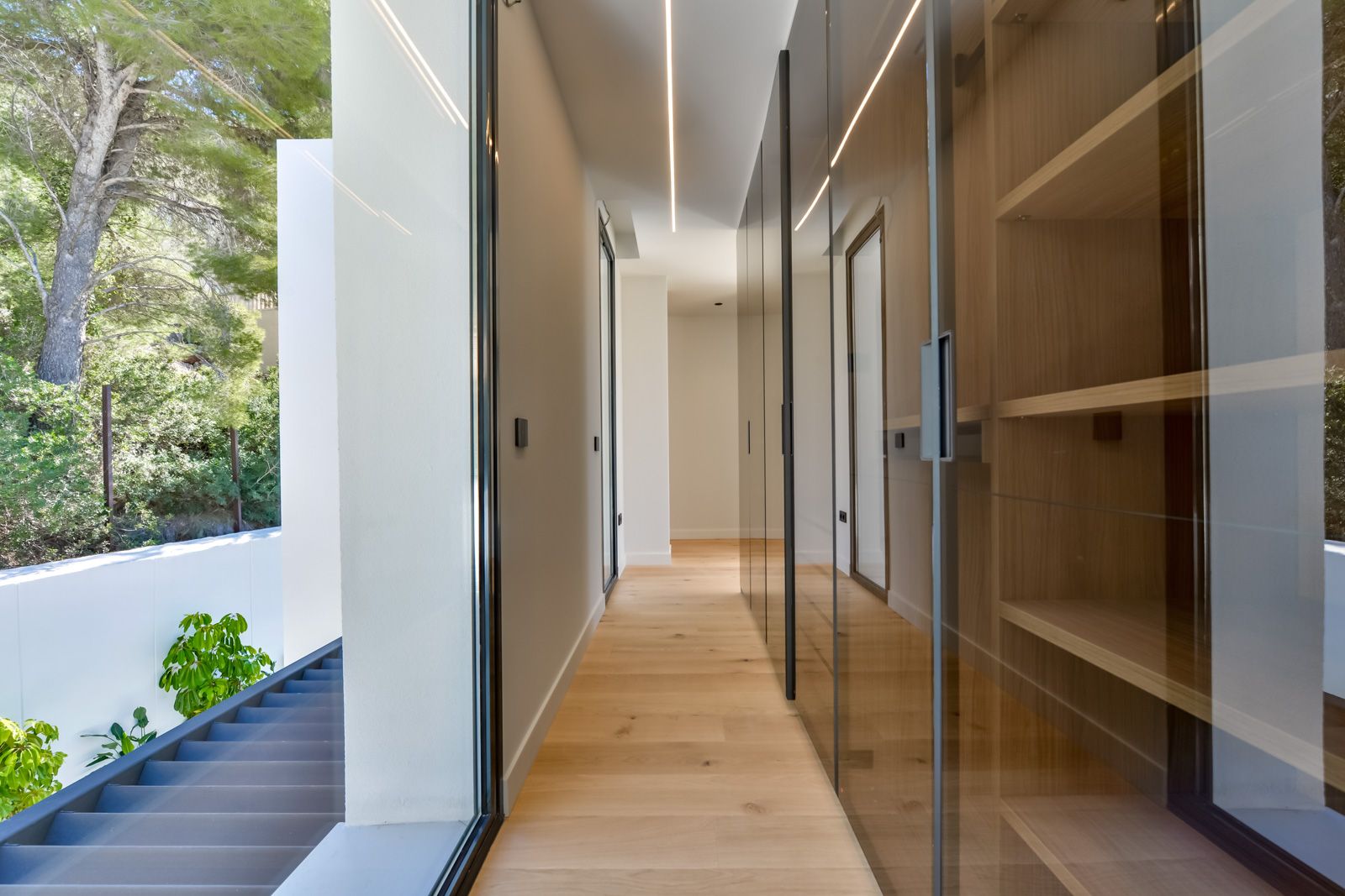 Luxurious modern 4-bedroom villa with panoramic sea views in Altea Hills