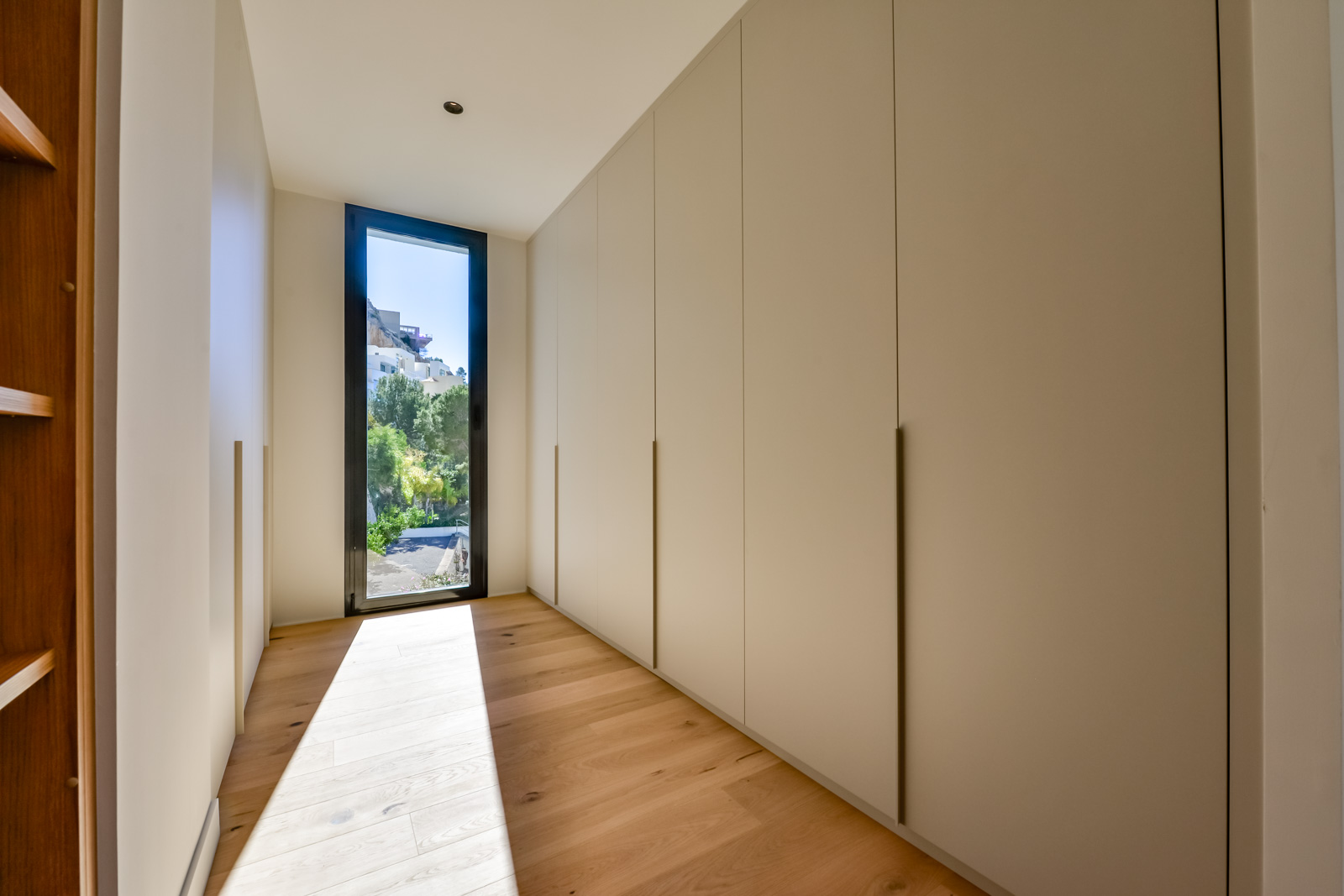 Luxurious modern 4-bedroom villa with panoramic sea views in Altea Hills