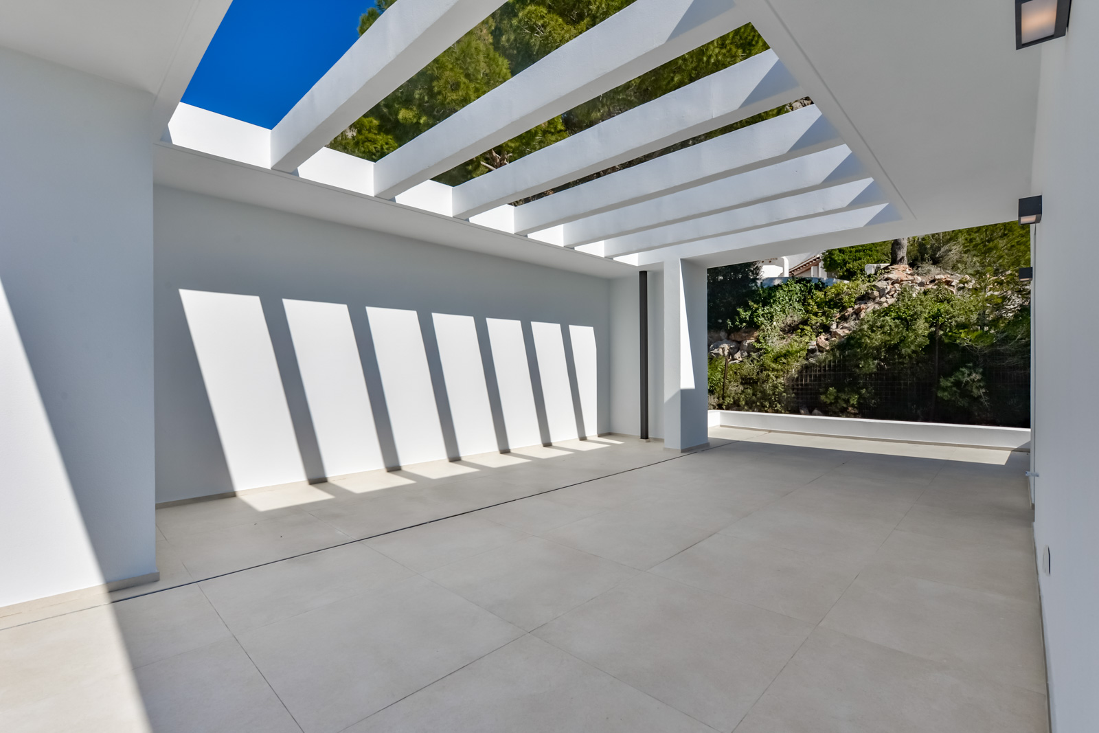 Luxurious modern 4-bedroom villa with panoramic sea views in Altea Hills