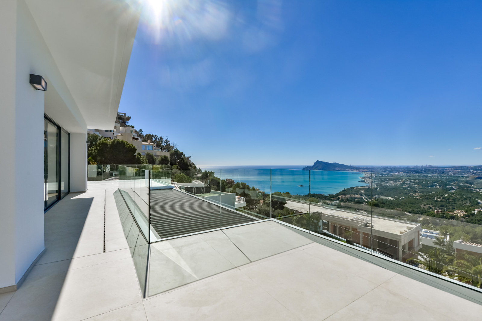 Luxurious modern 4-bedroom villa with panoramic sea views in Altea Hills