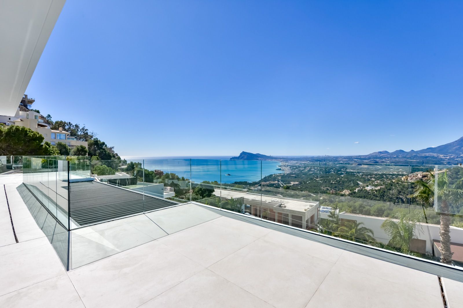 Luxurious modern 4-bedroom villa with panoramic sea views in Altea Hills