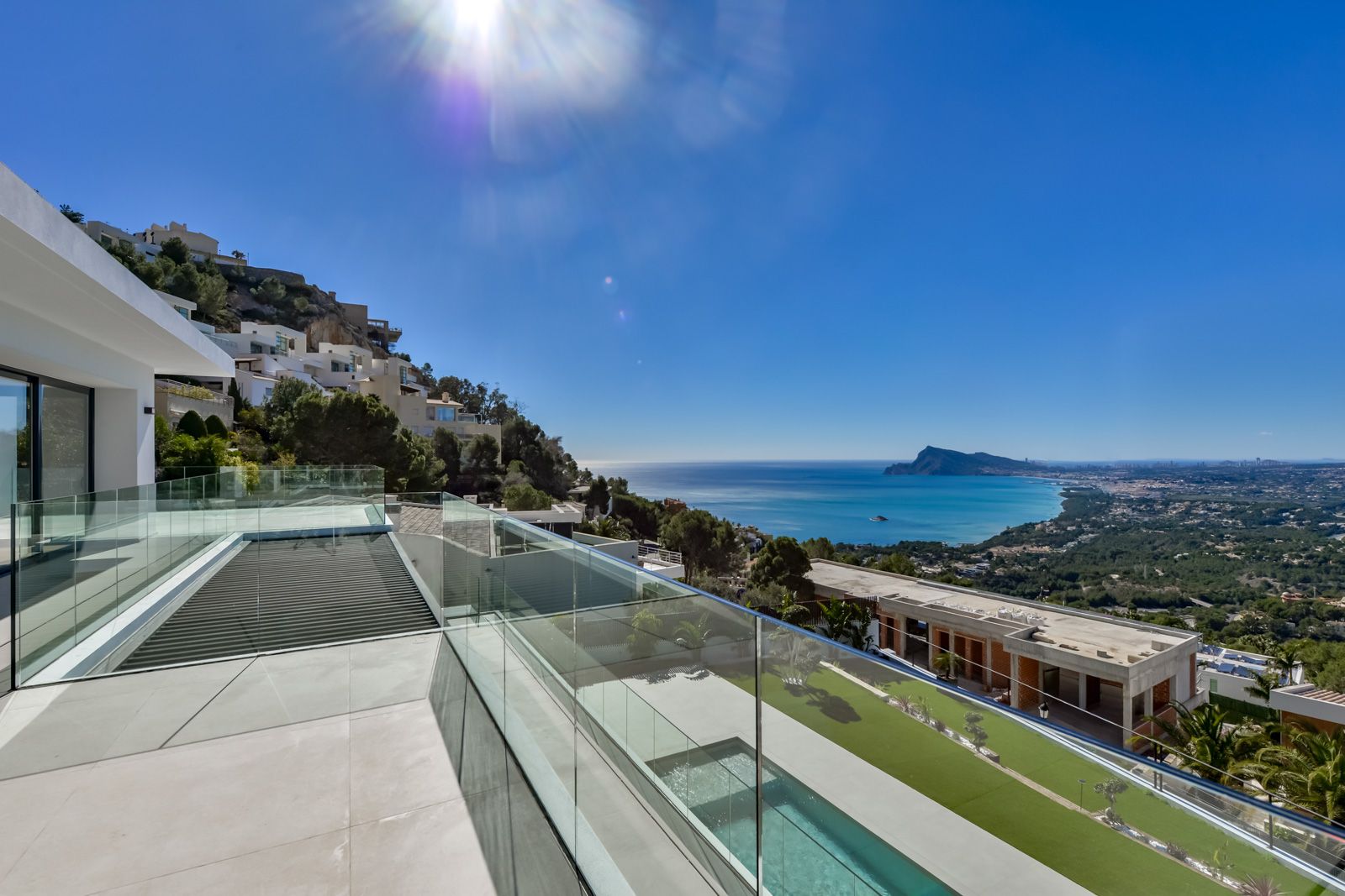 Luxurious modern 4-bedroom villa with panoramic sea views in Altea Hills