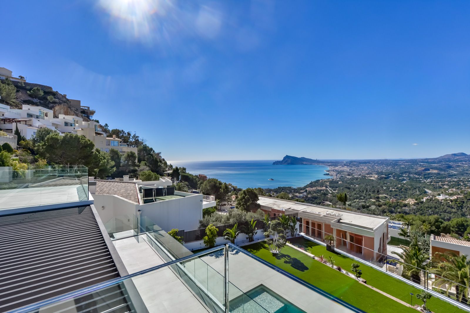 Luxurious modern 4-bedroom villa with panoramic sea views in Altea Hills