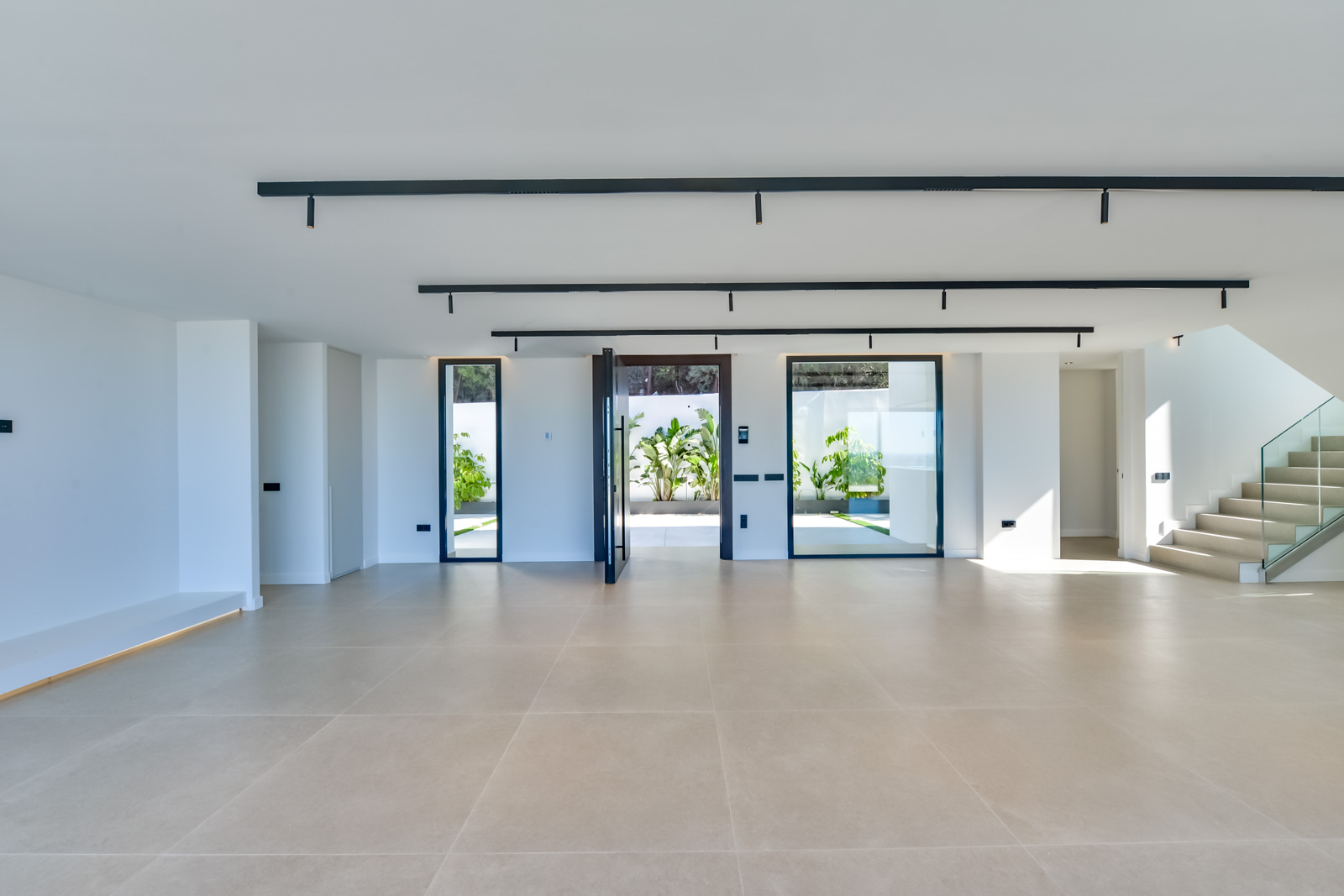 Luxurious modern 4-bedroom villa with panoramic sea views in Altea Hills