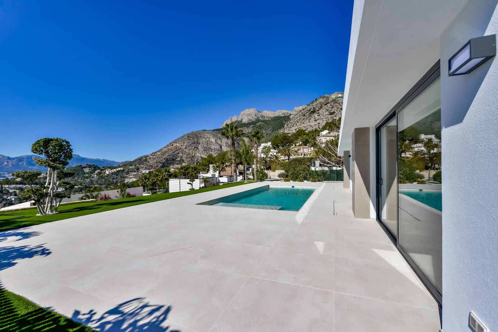 Luxurious modern 4-bedroom villa with panoramic sea views in Altea Hills