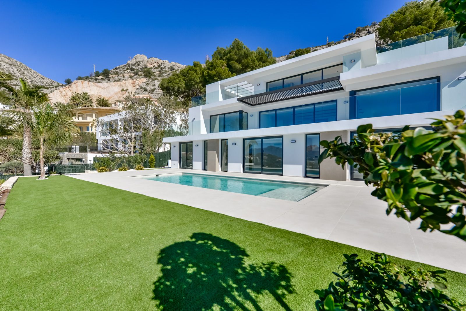 Luxurious modern 4-bedroom villa with panoramic sea views in Altea Hills