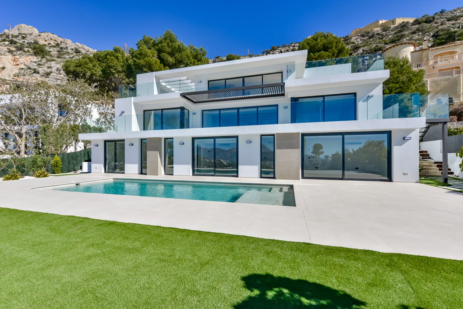 Luxurious modern 4-bedroom villa with panoramic sea views in Altea Hills
