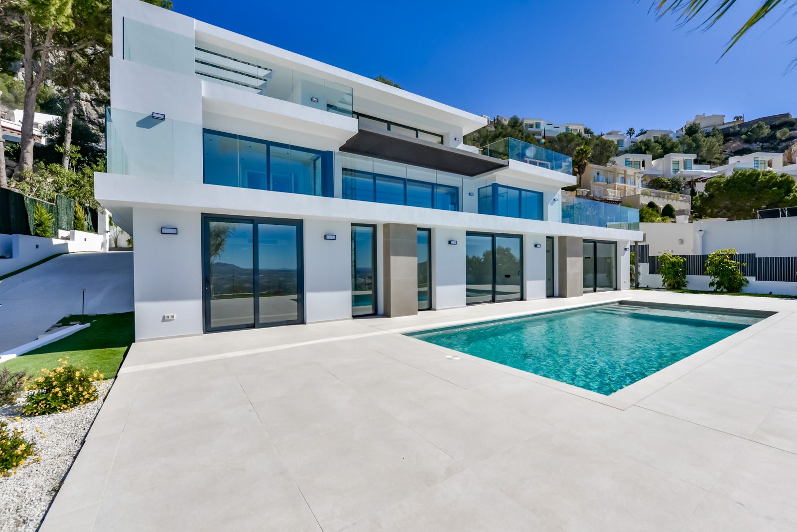 Luxurious modern 4-bedroom villa with panoramic sea views in Altea Hills
