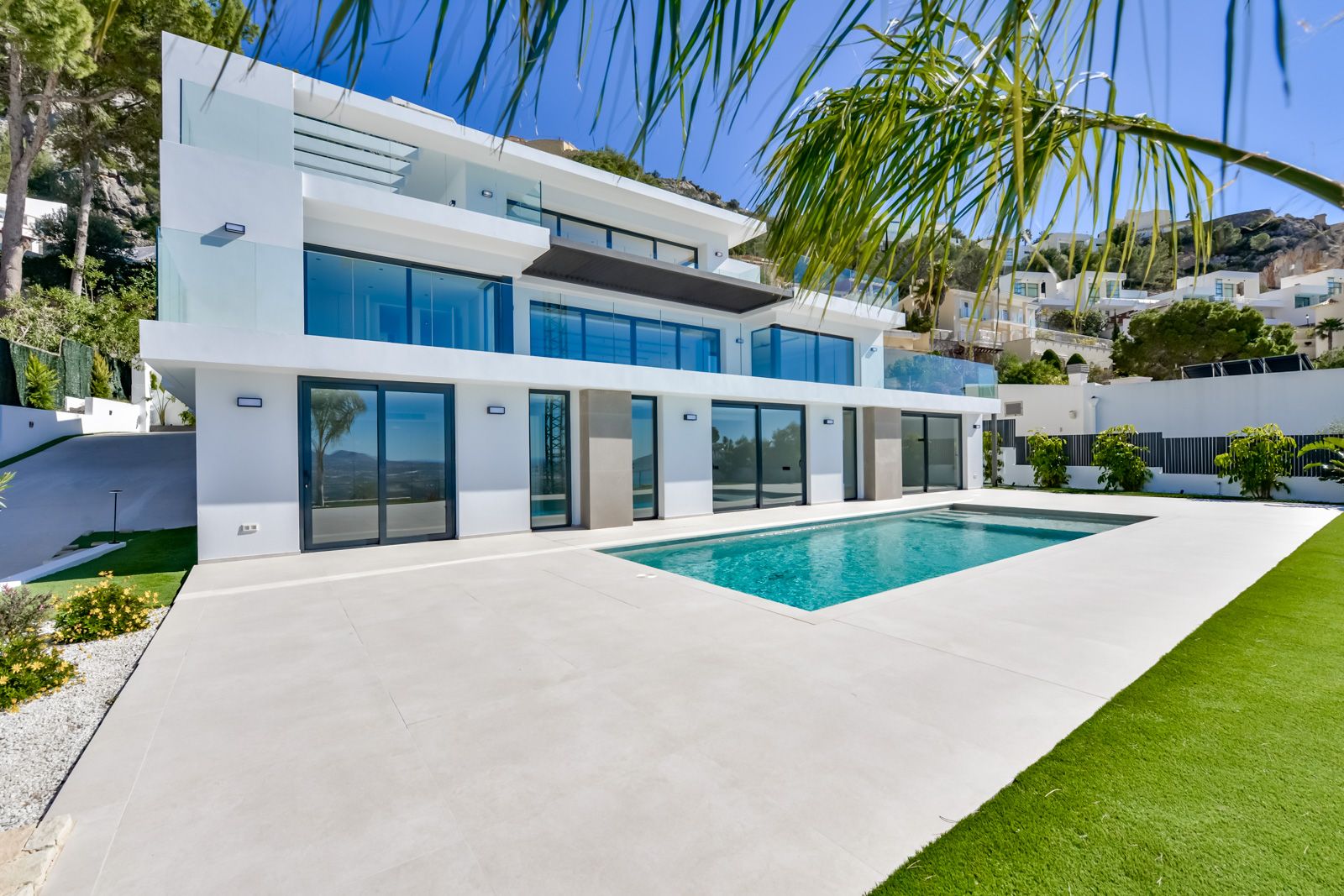 Luxurious modern 4-bedroom villa with panoramic sea views in Altea Hills