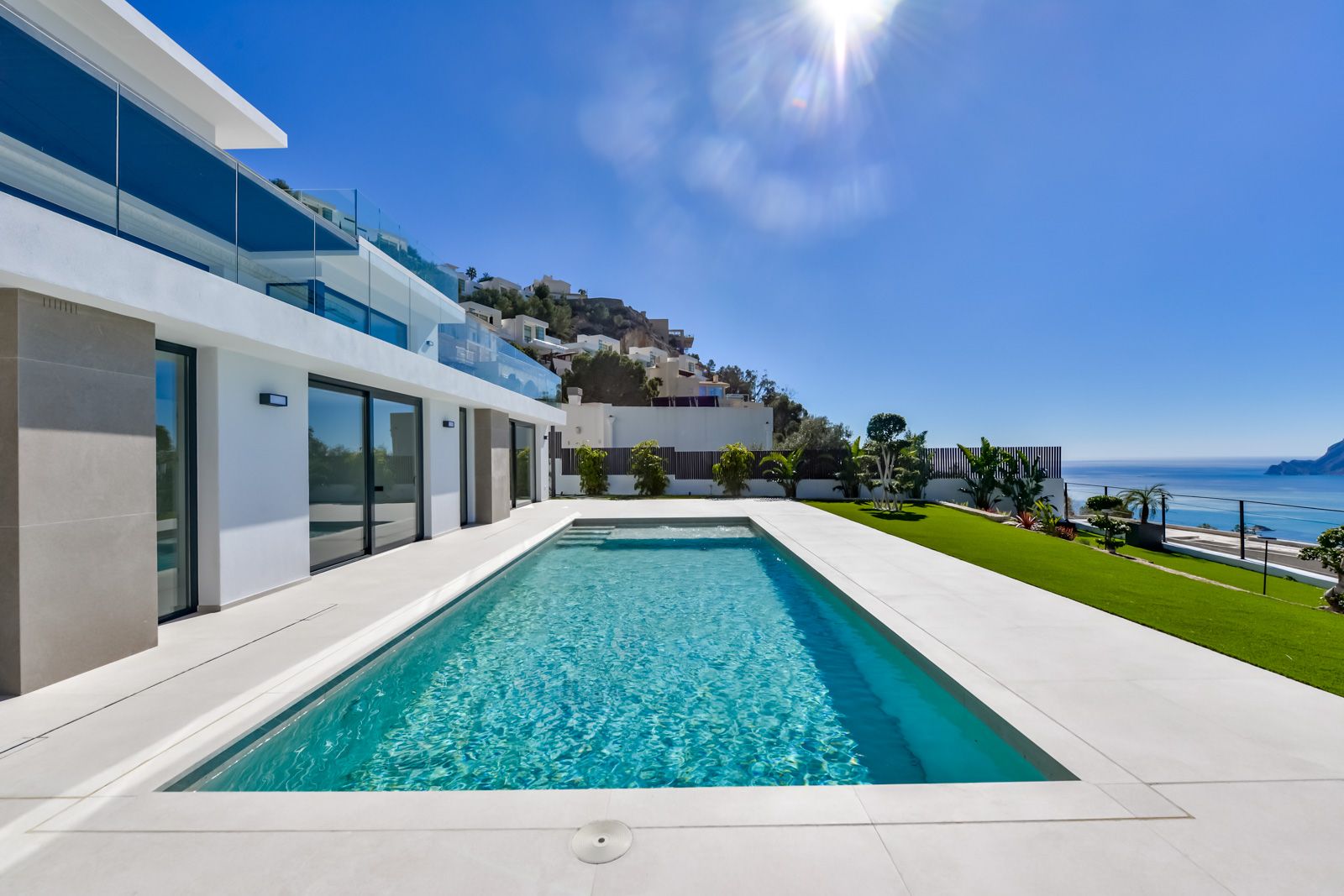 Luxurious modern 4-bedroom villa with panoramic sea views in Altea Hills