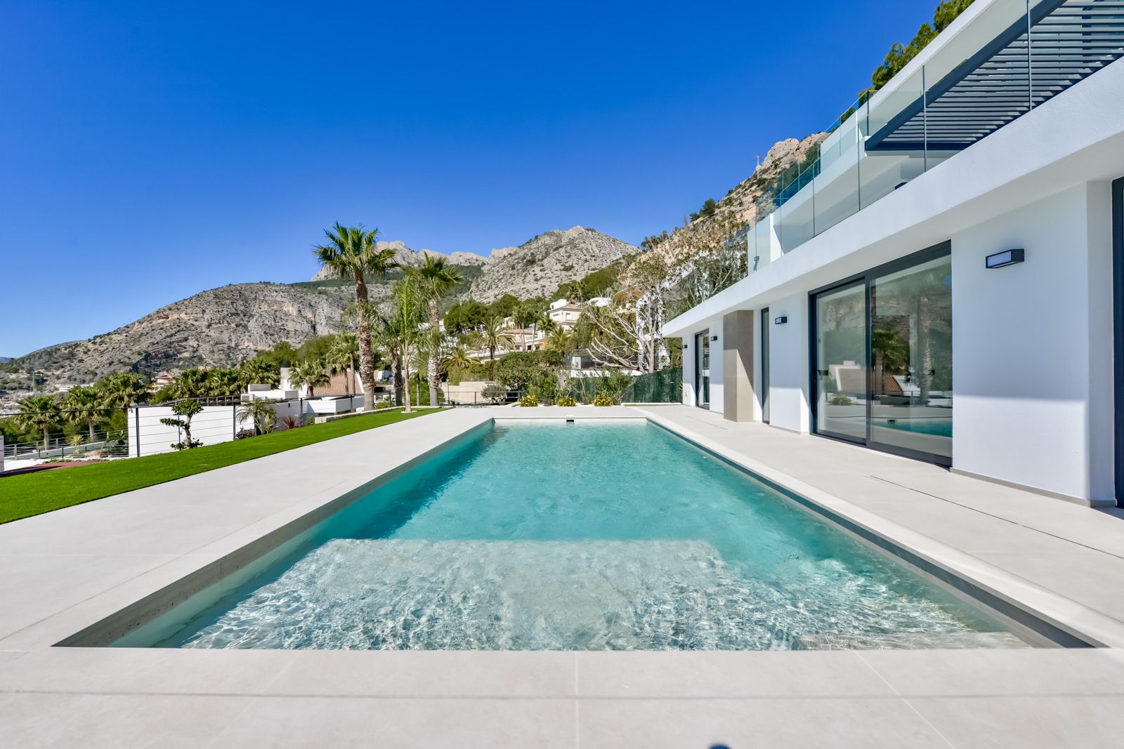 Luxurious modern 4-bedroom villa with panoramic sea views in Altea Hills
