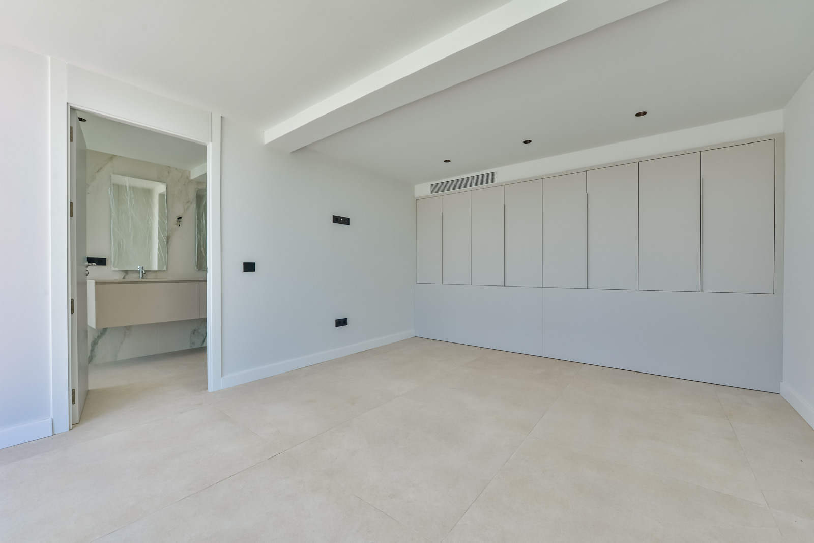Luxurious modern 4-bedroom villa with panoramic sea views in Altea Hills