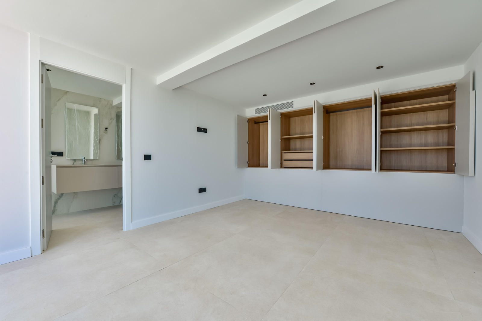 Luxurious modern 4-bedroom villa with panoramic sea views in Altea Hills