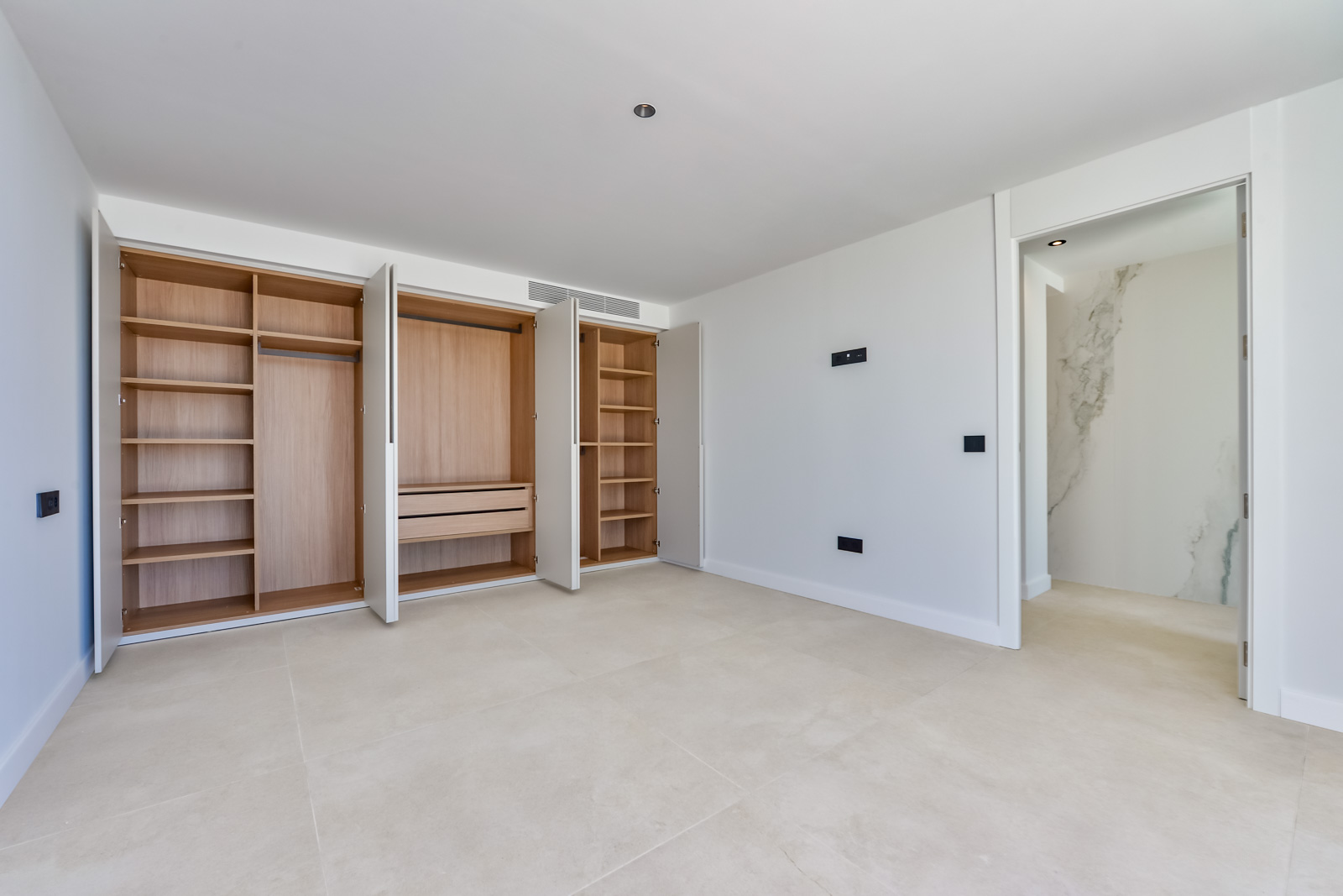 Luxurious modern 4-bedroom villa with panoramic sea views in Altea Hills