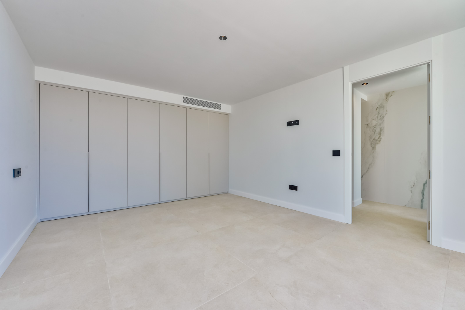 Luxurious modern 4-bedroom villa with panoramic sea views in Altea Hills