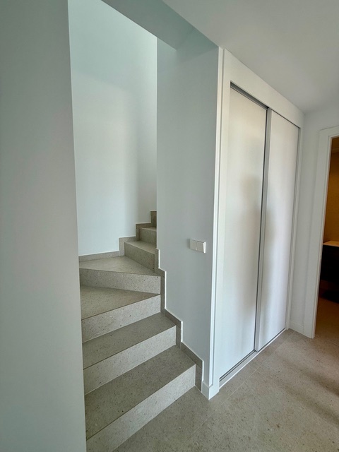 Penthouse for sale with 3 bedrooms and sea views in Villajoyosa, with option for a tourist license