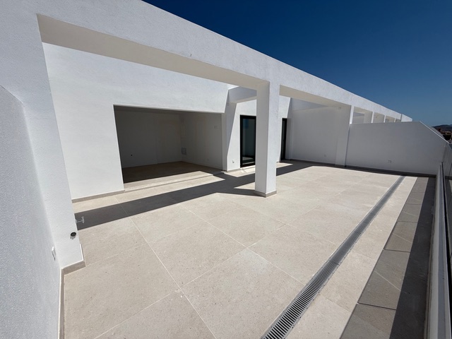 Penthouse for sale with 3 bedrooms and sea views in Villajoyosa, with option for a tourist license