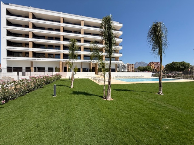 Penthouse for sale with 3 bedrooms and sea views in Villajoyosa, with option for a tourist license