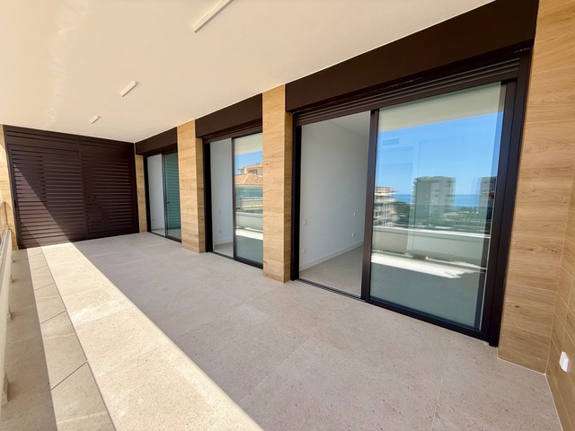Penthouse for sale with 3 bedrooms and sea views in Villajoyosa, with option for a tourist license