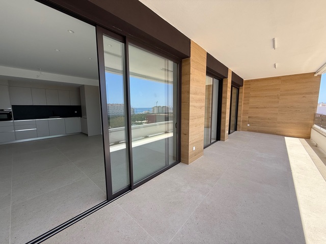 Penthouse for sale with 3 bedrooms and sea views in Villajoyosa, with option for a tourist license