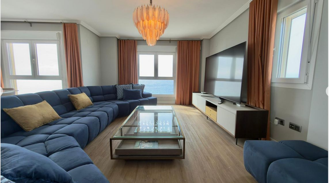Luxury penthouse on the seafront with 4 bedrooms and a large solarium in Playa del Torres, Villajoyosa