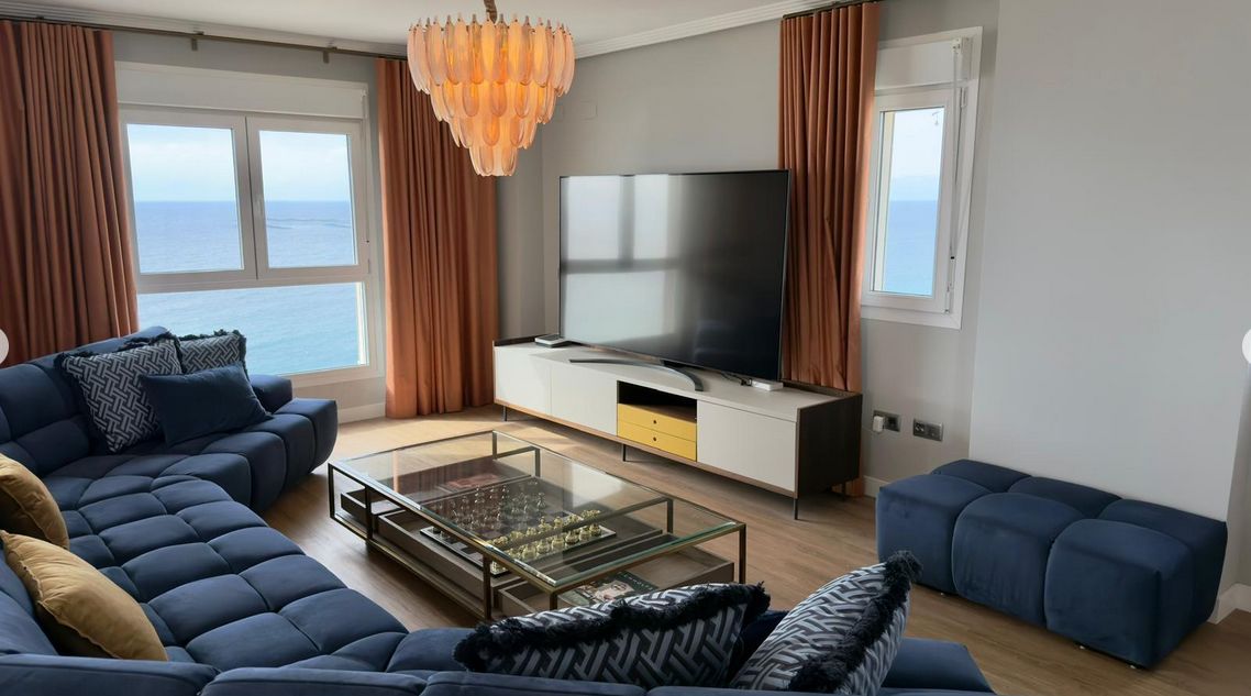 Luxury penthouse on the seafront with 4 bedrooms and a large solarium in Playa del Torres, Villajoyosa