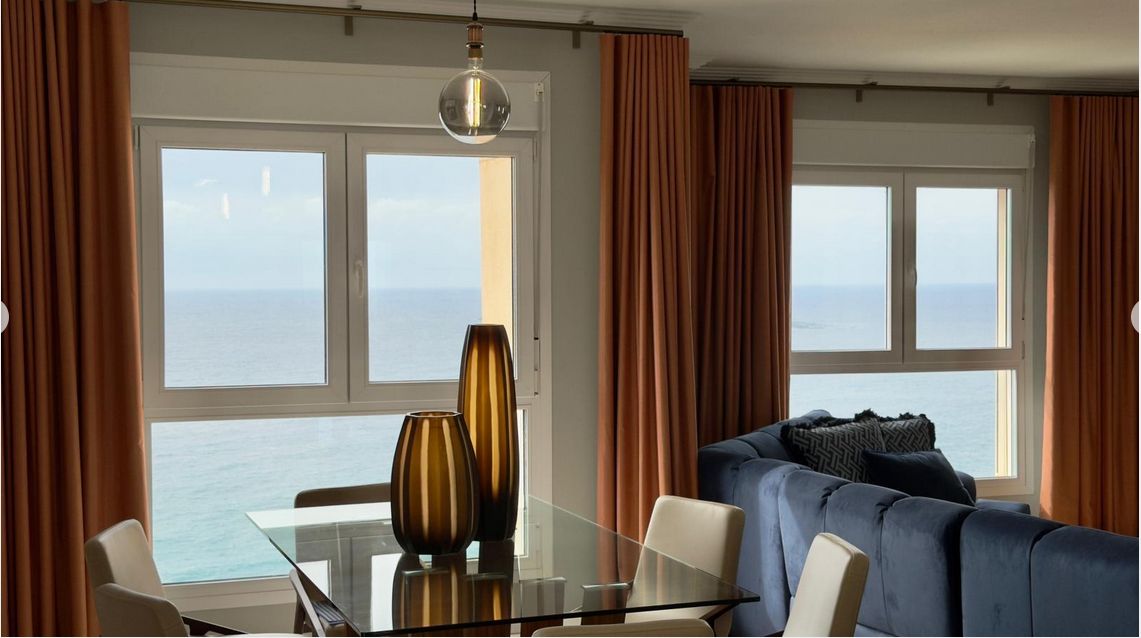 Luxury penthouse on the seafront with 4 bedrooms and a large solarium in Playa del Torres, Villajoyosa