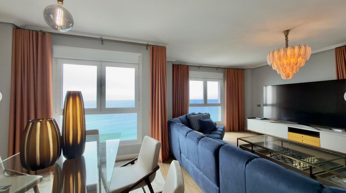 Luxury penthouse on the seafront with 4 bedrooms and a large solarium in Playa del Torres, Villajoyosa
