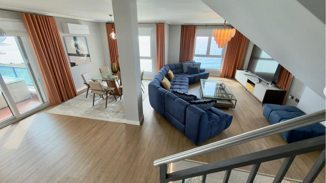 Luxury penthouse on the seafront with 4 bedrooms and a large solarium in Playa del Torres, Villajoyosa