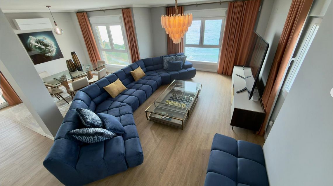 Luxury penthouse on the seafront with 4 bedrooms and a large solarium in Playa del Torres, Villajoyosa