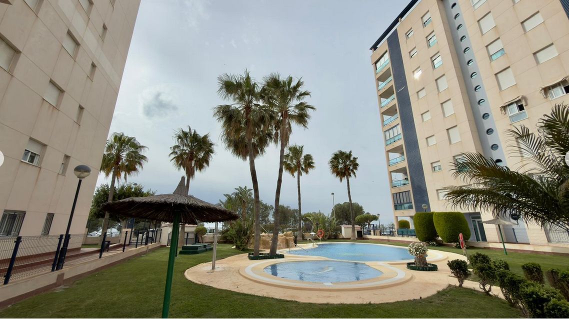 Luxury penthouse on the seafront with 4 bedrooms and a large solarium in Playa del Torres, Villajoyosa