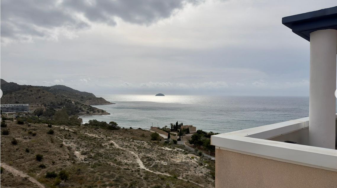 Luxury penthouse on the seafront with 4 bedrooms and a large solarium in Playa del Torres, Villajoyosa