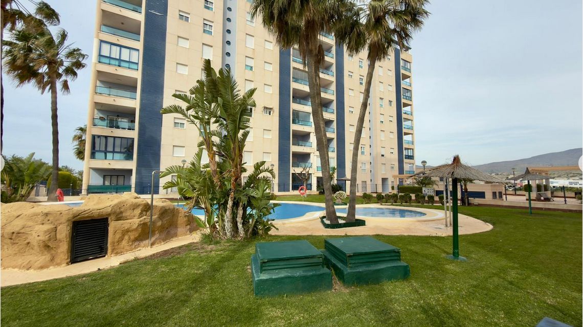 Luxury penthouse on the seafront with 4 bedrooms and a large solarium in Playa del Torres, Villajoyosa