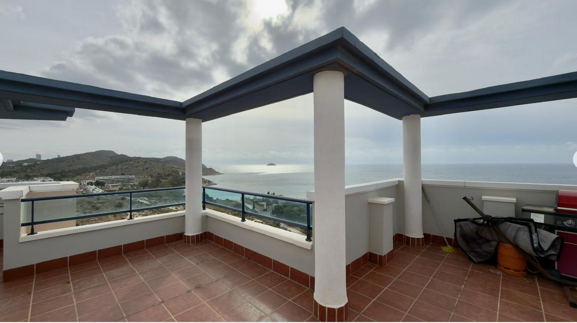 Luxury penthouse on the seafront with 4 bedrooms and a large solarium in Playa del Torres, Villajoyosa