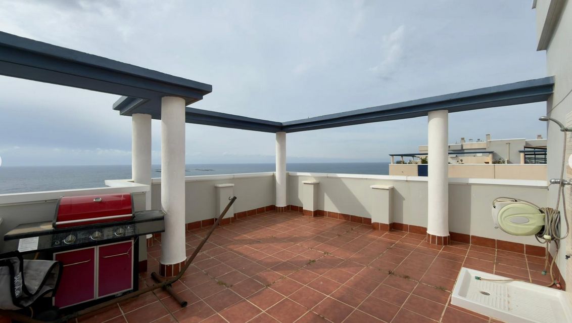 Luxury penthouse on the seafront with 4 bedrooms and a large solarium in Playa del Torres, Villajoyosa