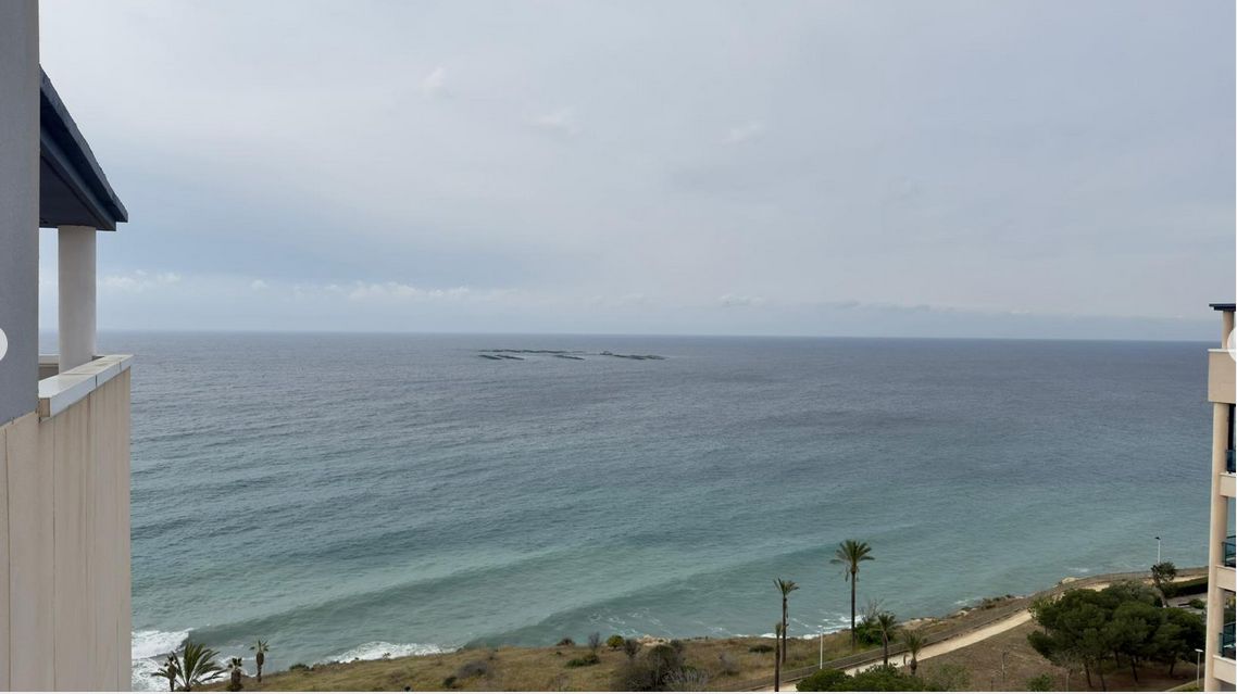 Luxury penthouse on the seafront with 4 bedrooms and a large solarium in Playa del Torres, Villajoyosa