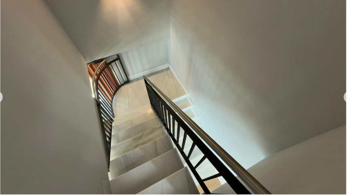 Luxury penthouse on the seafront with 4 bedrooms and a large solarium in Playa del Torres, Villajoyosa