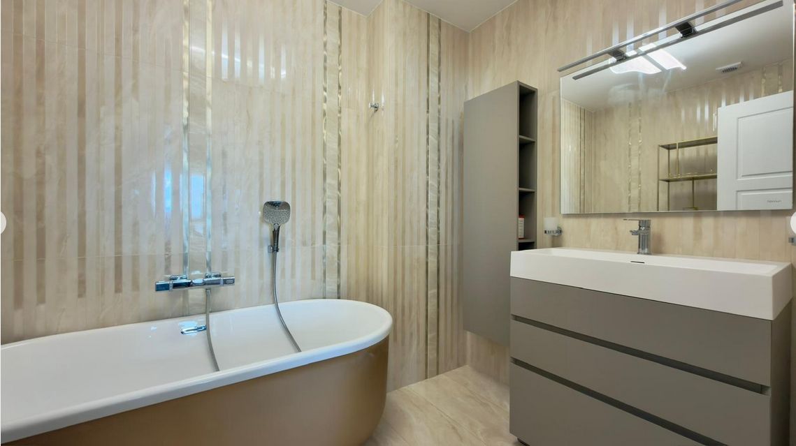 Luxury penthouse on the seafront with 4 bedrooms and a large solarium in Playa del Torres, Villajoyosa